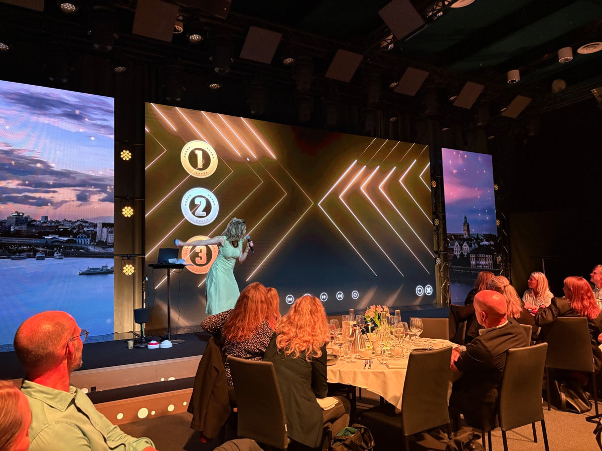 Amanda på scen på ett annat event